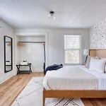 Stay Portland Collection - La Casa Burnside - Local Eateries - Shops - Bars