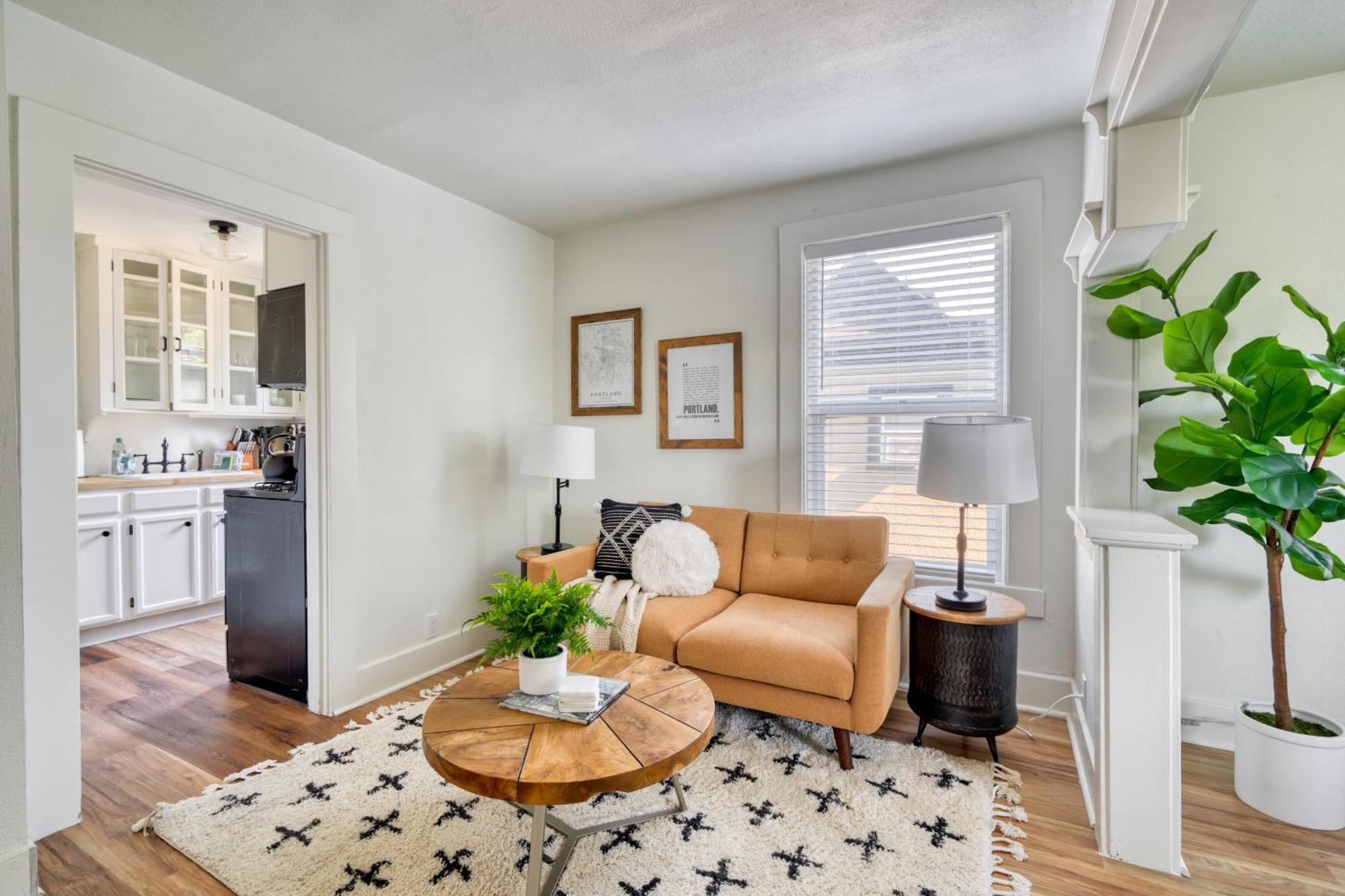 Holiday home Collection - La Casa Burnside - Local Eateries - Shops - Bars