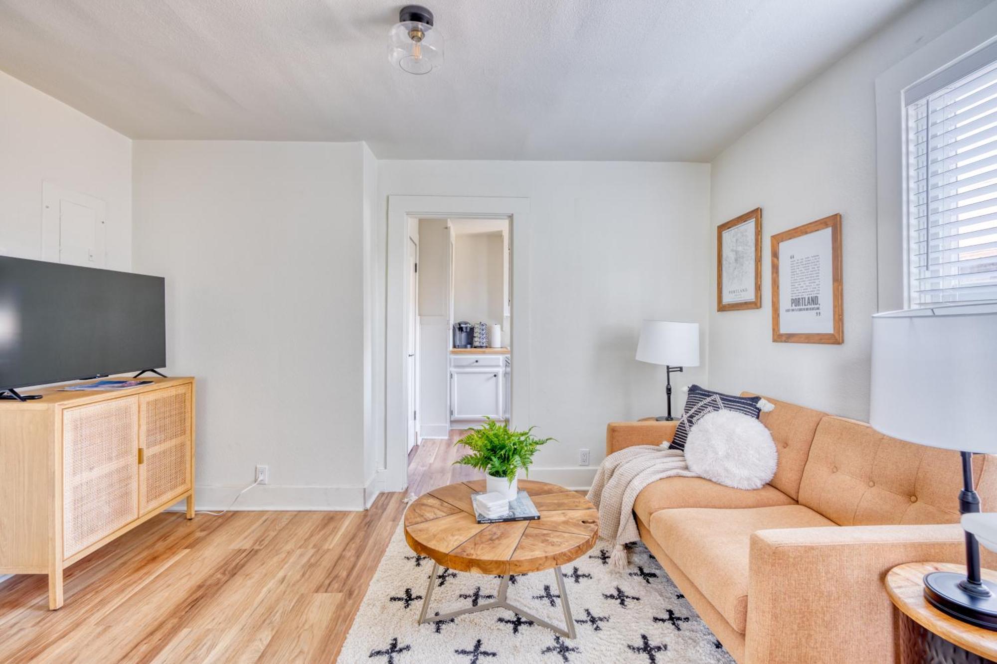 Holiday home Collection - La Casa Burnside - Local Eateries - Shops - Bars